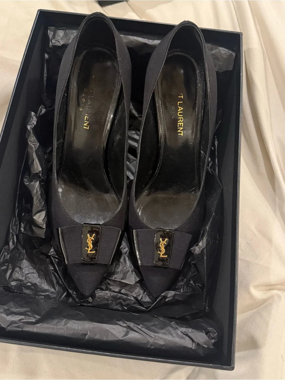 SAINT LAURENT
Anais Bow Pumps - Picture 2 of 4
